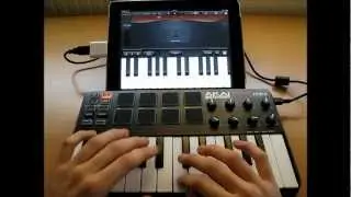 Akai MPK Mini Live Performance - iPad GarageBand