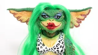 NECA Ultimate GRETA THE FEMALE GREMLIN Figure REVIEW