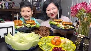 МУКБАНГ Вкусные Домашние БУРГЕРЫ! Пирог с ОРЕХАМИ Пекан, Много ФРУКТОВ, Подарок- Конфеты ШОКОЛАДНЫЕ!