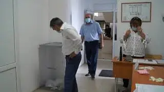 Глава района Магомед Омаров проинспектировал участки и воспользовался своим избирательным правом
