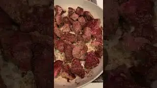 Searing steak-tenderloin for Cơm Bò Lúc Lắc, Vietnamese Shaking-Beef Tenderloin w/ Rice 🥩🔥