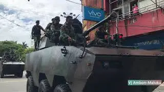 Panser Lewat Saat HUT TNI di Ambon