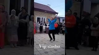 Женщина вышла из толпы и взорвала танец 👏🔥