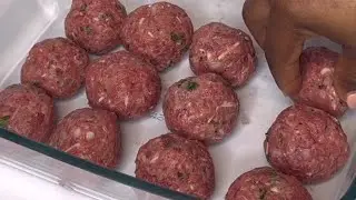 How to make juicy meatballs from scratch. Simple and delicious recipe.