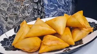 EASIEST WAY TO FOLD AND COOK CRISPY SAMOSAS (BEEF SAMOSAS).