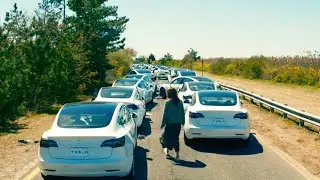 Leave The World Behind 2023 : Tesla's crashing each other scene HD