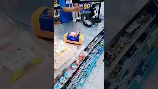 Hanya Orang Dewasa Yang Paham Barang Yang Di Beli, Kejadiannya Di Indomaret Saat Depan Kasir..