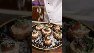 ФАРШИРОВАННЫЕ ГРИБЫ С ХАМОНОМ, СЫРОМ ФЕТА И ТОМАТАМИ 😋