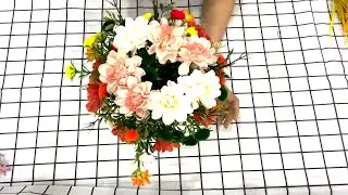 Share flower arrangements combining tea roses, orange chrysanthemums and ink grass flowers