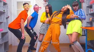 ДИКИЕ ТАНЦЫ У ПАРНЕЙ!!! УЧИТЕЛЬ ПОТЕРЯЛА СОЗНАНИЕ!!! ДАША в ШОКЕ