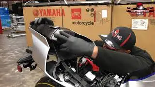 2018 Yamaha R1 M & R1 | Unboxing