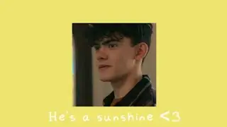 Charlie Spring being the yellow character for 1 minute and 5 seconds gay #heartstopper