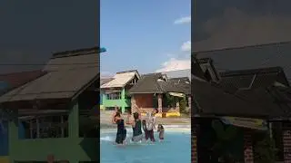 Kalian kekolam renang gini jga ga, lupa bawa semvak ujung”nya pake semvak basah #shorts #lucu #kocak