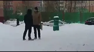 Драка на улице. Кипишь. Драка с нерусским. Суета.Русский Бьет Кавказца