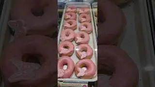 KRISPY KREME DOLLY PARTON DONUTS