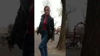 Упала штаны порвала)))