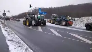 Eisenberg in Thüringen: Traktoren blockieren Auffahrten der Autobahn A9!! 