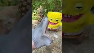 SHARK PUPPET MEETS SPONGEBOB!