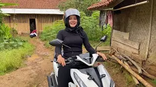 TANGIS BAHAGIA JANDA CANTIK DAPAT HADIAH MOTOR BARU DARI PENGUSAHA SUKSES ASAL SINGAPURA