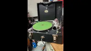 1925 Carryola Master Portable Phonograph 4 Sale