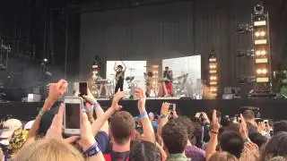 Vampire Weekends Ezra Koenig with Chromeo at 2015 Governors Ball playing Cape Cod Kwassa Kwassa.