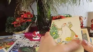 Елочные игрушки и новогодние открытки.