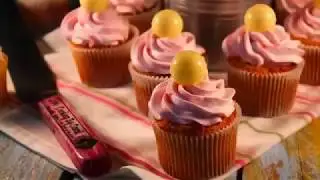 Аветорт - капкейки (маффины) с нежным кремом и шариками из шоколада