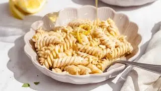 10 Minute Vegan Lemon Garlic Pasta (recipe in description)