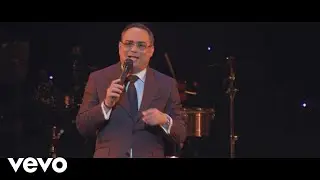 Gilberto Santa Rosa - La Agarro Bajando (En Vivo)