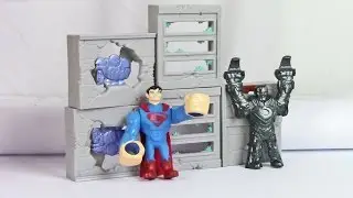 Superman Man of Steet Quick Shots Mega Smash Pack Toy Review