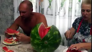 ЕЛИ АРБУЗ🍉 СЛУШАЛИ СКАЗКУ ОТ ПАШИ НЕМОЛЯЕВА ДЛЯ ВЗРОСЛЫХ🤔