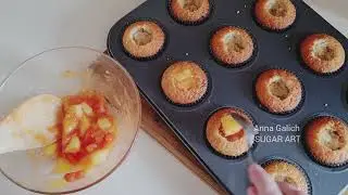 Delicate vanilla cupcakes / Budget recipe and decoration with cream flowers