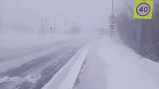 Ваня Ветров разбушевался,А мне по Х......