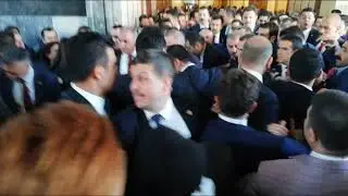 Korumalar Olmasa Cumhurbaşkanı Ezilecekti!..