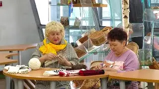 Мастерицы Белоярского района вяжут носки для бойцов
