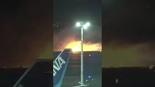 JAPÓN: Un avión de Japan Airlines se incendia en el aeropuerto de Tokio tras chocar con otro #shorts