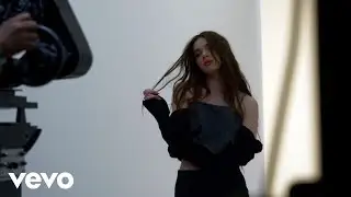 Hailee Steinfeld - I Love You's (Behind The Scenes)