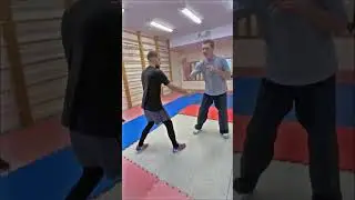 Нож. Сковывающий захват. "Обруч сзади".  #shorts  #shortsvideo #martialarts #shortvideo