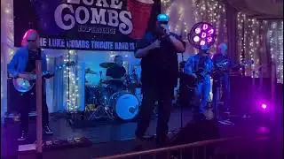 The Luke Combs Experience (Live) - Lovin' On You (Luke Combs)