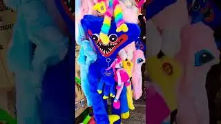 Огромный Хаги-Ваги и Киси-Миси. 