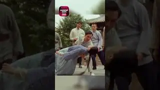 Великий мастер обучает китайцев стилю боя 