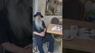 Михаил Боярский в Порту?! Неужели Д'Артаньян уехал? Не сознаётся, взглядом показвл, что не гасконец)