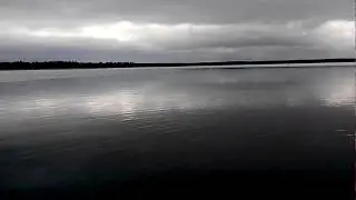 Хороший ход лодки на веслах .