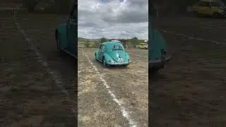 Dos clásicos brutales los VW ESCARABAJO OVAL 