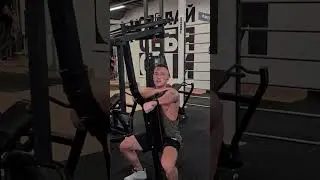 Как правильно тренировать дельты в тренажере ?