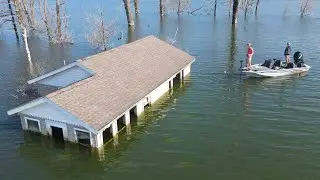 Fishing Flooded Houses for Giant Bass!