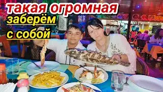 День Рожденья отметили по-семейному в пляжном кафе 