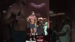 His little smile and dance 😍👀😍 