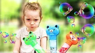 LEARN COLORS WITH BUBBLES for kids! Playtime with bubble toys Finger Family Colors Songs