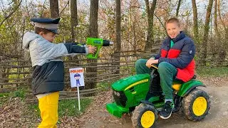 Damian and Darius play Police and Learn Rules on the Road - Children's Story